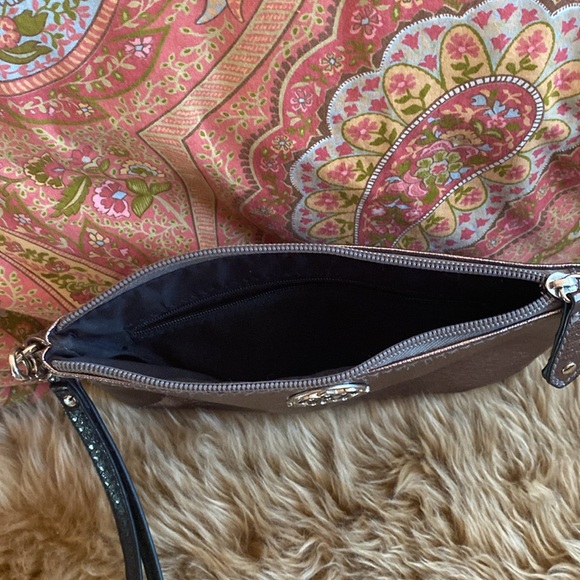 3 for 15 Kathy  Van Zeeland wristlet - Picture 4 of 5